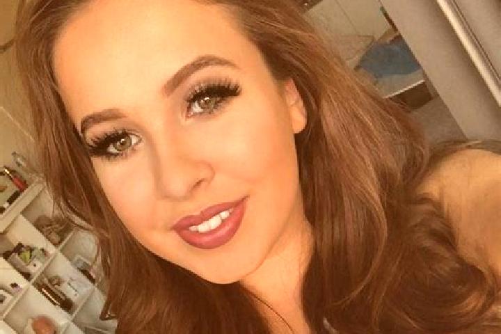 Chloe, 22, a red grey-eyed european companion based in Eastwood. Offering Fetish, Dinner Date, Party Girl, Overnight. Available for incall and outcall, day a...