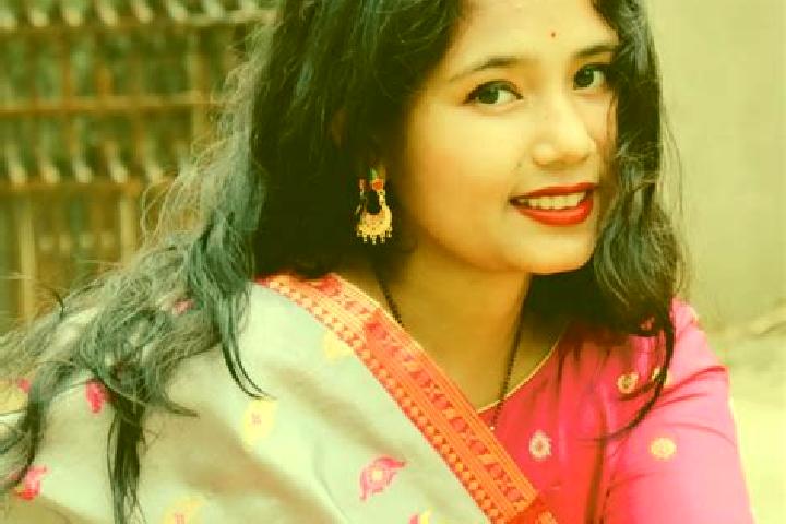 Chloe, 22 — Escort in Nirmali, India