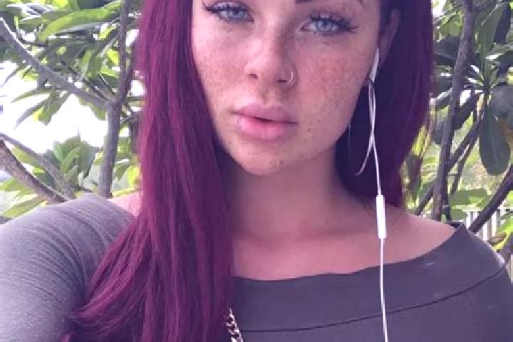 Chloe, 23, a auburn dark-eyed caucasian companion based in Niel-bij-As. Offering Travel Companion, Massage, 69. Available for incall and outcall, overnight b...