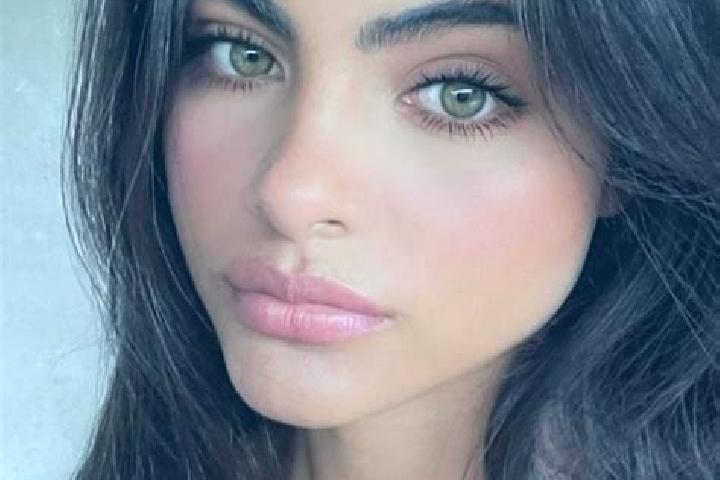 Chloe, 23, a brunette green-eyed european companion based in Kangly. Offering Dinner Date, Travel Companion, 69. Available for incall and outcall, day and ev...