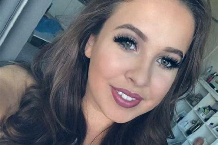 Chloe, 23, a red green-eyed european companion based in Kreuth. Offering Duos, Fetish, GFE, Party Girl. Available for incall and outcall, day and evening dates.
