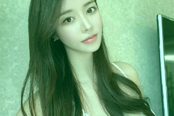 Chloe, 23 — Escort in Baru, Indonesia