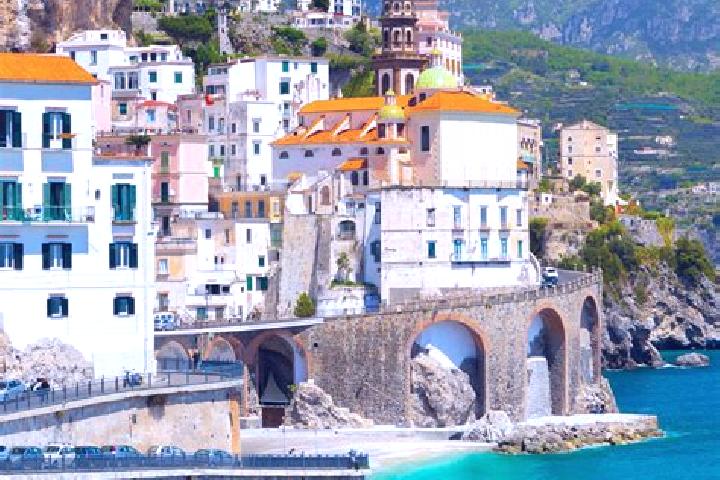 Chloe, 23 — Escort in Castorano, Italy