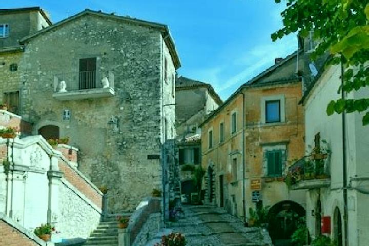 Chloe, 23 — Escort in Castro dei Volsci, Italy
