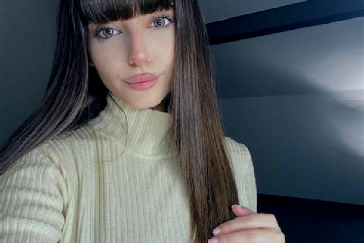 Chloe, 23 — Escort in Dizaj-e Olya, Iran
