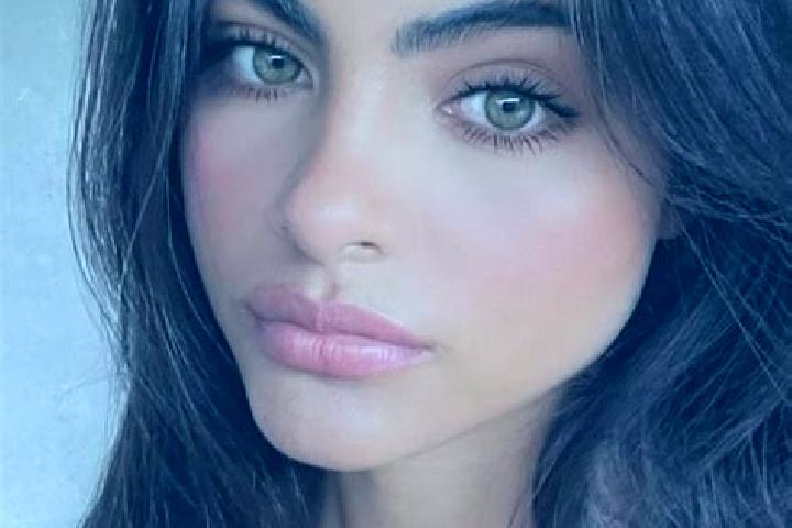 Chloe, 24, a black green-eyed indian companion based in Rodenberg. Offering Duos, Tantra, Prostate Massage, Domination. Available for incall and outcall, day...