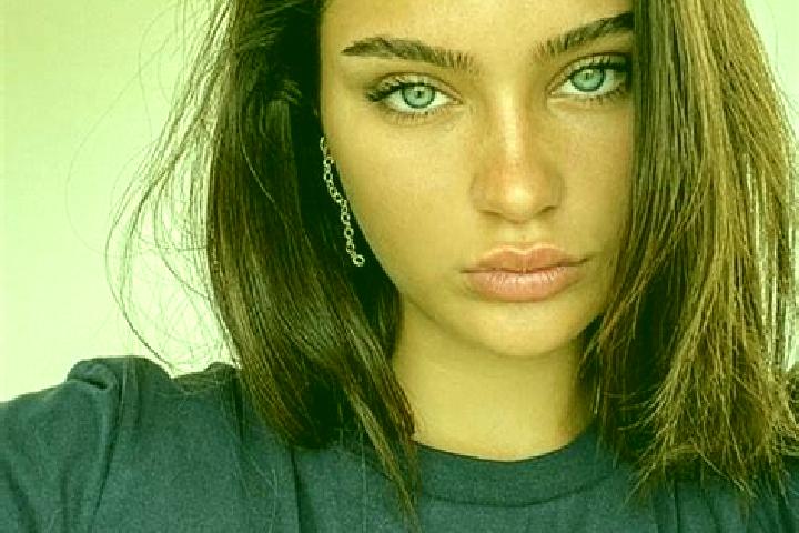 Chloe, 24, a brunette dark-eyed latina companion based in Ban Namuang. Offering A-Level, Couples, Girlfriend Experience, Erotic Massage. Available for incall...