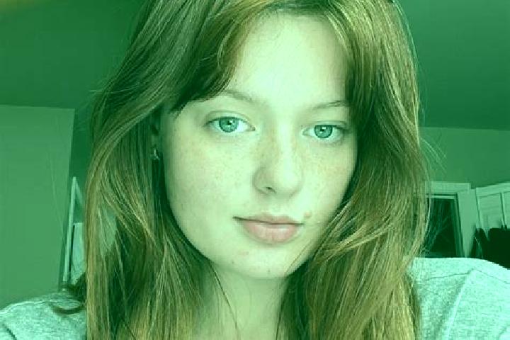 Chloe, 24, a red brown-eyed mediterranean companion based in Uhniv. Offering Couples, Dinner Date, Girlfriend Experience, Erotic Massage. Available for incal...