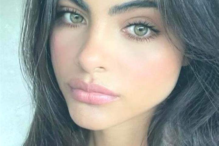 Chloe, 25, a chestnut hazel-eyed indian companion based in Tautesti. Offering Deep French Kissing, Fetish, Roleplay, Domination. Available for incall and out...