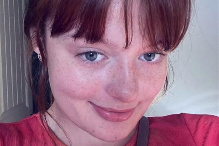 Chloe, 25, a red dark-eyed mixed companion based in Spielfeld. Offering Dinner Date, GFE, Overnight. Available for incall and outcall, day and evening dates.