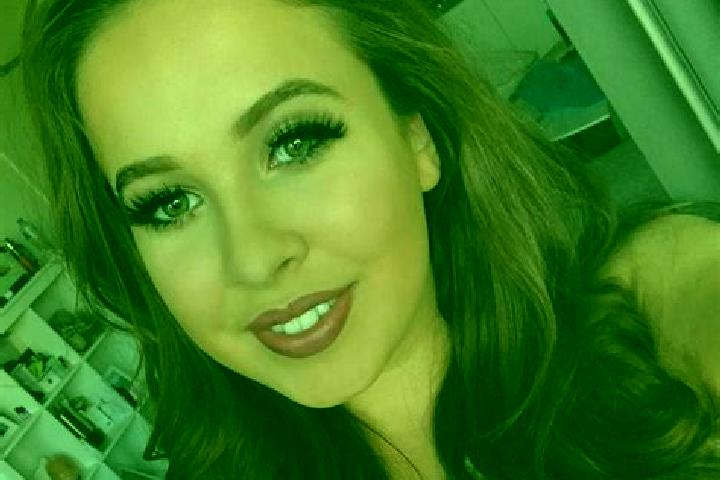 Chloe, 25, a red grey-eyed caucasian companion based in Stamperland. Offering Massage, 69, Striptease, Girlfriend Experience. Available for incall and outcal...