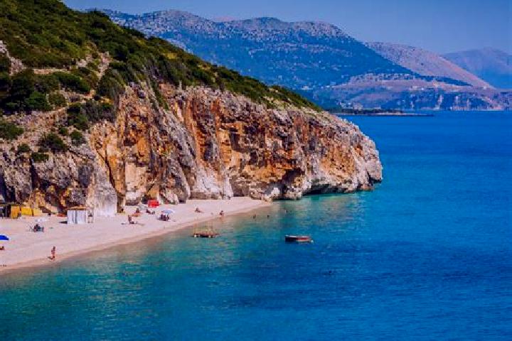 Chloe, 25 — Escort in Bubullime, Albania