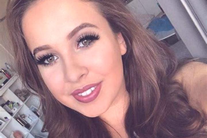 Chloe, 26, a red amber-eyed european companion based in Stratton-on-the-Fosse. Offering Prostate Massage, Fetish, Deep French Kissing, Duos, Travel Companion...