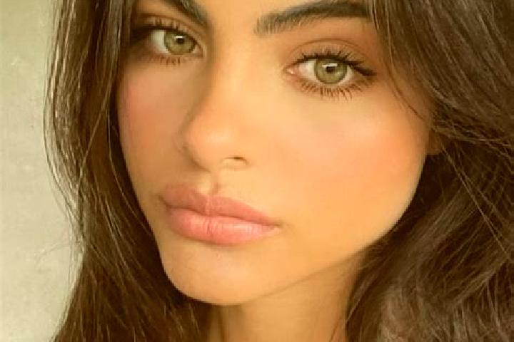 Chloe, 27, a brunette green-eyed slavic companion based in Batujaran. Offering Striptease, Girlfriend Experience, Dinner Date, Roleplay. Available for incall...