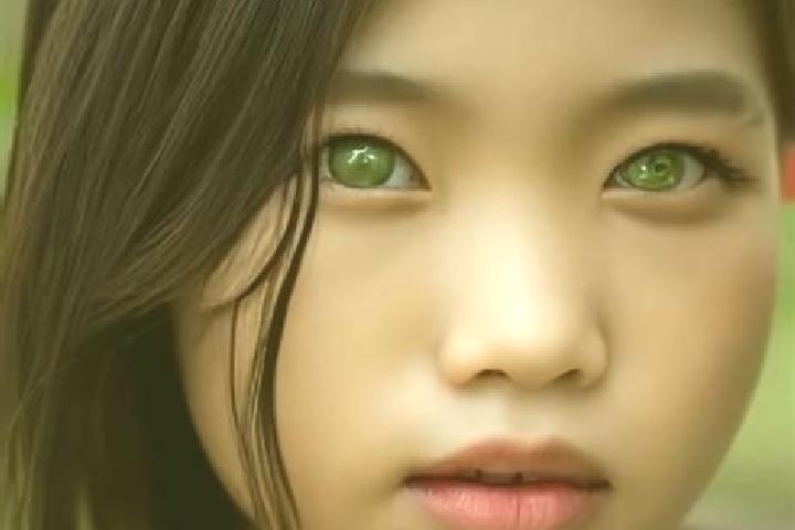 Chloe, 27, a chestnut green-eyed asian companion based in Sangkapura. Offering Dinner Date, Girlfriend Experience, Party Girl, Domination. Available for inca...
