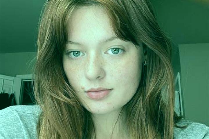 Chloe, 27, a red blue-eyed mediterranean companion based in Bafoulabe. Offering CIM, Striptease, Deep French Kissing, Roleplay. Available for incall and outc...