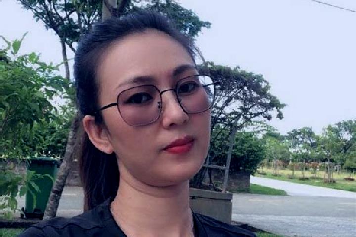 Chloe, 27 — Escort in Hong Thuong, Vietnam