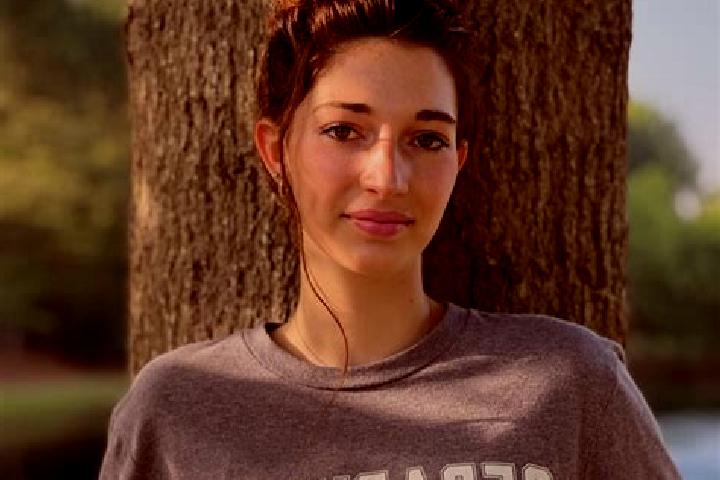 Chloe, 27 — Escort in Leo-Cedarville, United States