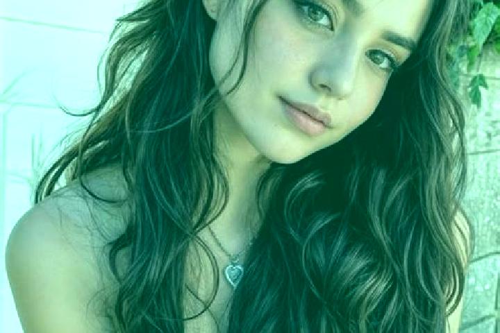 Chloe, 28, a auburn brown-eyed middle eastern companion based in Barri Gotic. Offering Erotic Massage, Roleplay, A-Level, Duos, Girlfriend Experience. Availa...