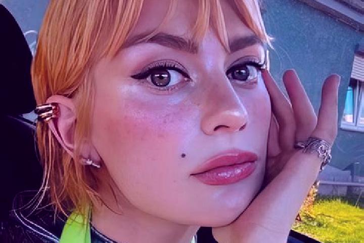 Chloe, 28 — Escort in Neustrelitz, Germany