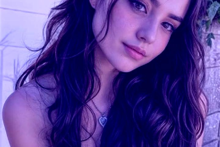 Chloe, 29, a auburn hazel-eyed middle eastern companion based in Aubigny-au-Bac. Offering Party Girl, BDSM, Tantra. Available for incall and outcall, day and...