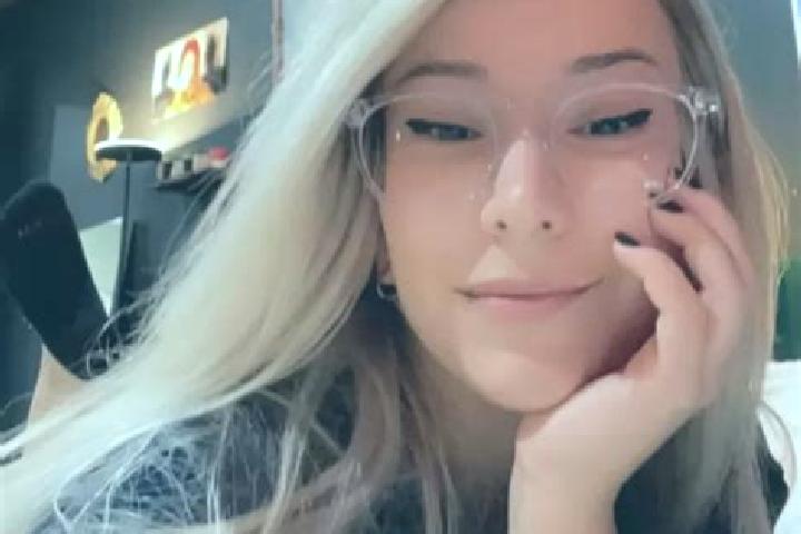 Chloe, 29, a blonde grey-eyed mediterranean companion based in Bad Eilsen. Offering Travel Companion, Duos, 69, Dinner Date. Available for incall and outcall...
