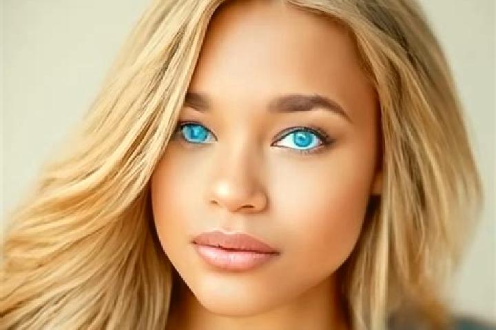 Chloe, 29, a dark blonde blue-eyed latina companion based in Kloulklubed. Offering GFE, Striptease, Roleplay. Available for incall and outcall, overnight boo...