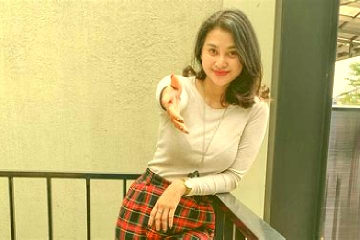 Chloe, 29 — Escort in Kertosono, Indonesia