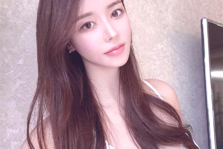 Chloe, 29 — Escort in Krajanpagowan, Indonesia