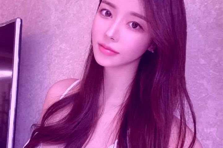 Chloe, 29 — Escort in Zhetang, China