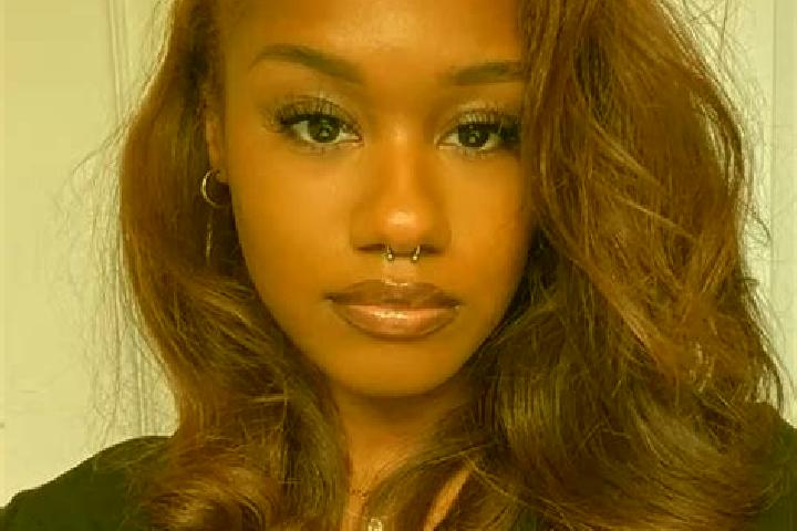 Chloe, 30, a auburn amber-eyed ebony companion based in Wuqu. Offering GFE, Dinner Date, CIM, A-Level. Available for incall and outcall, day and evening dates.