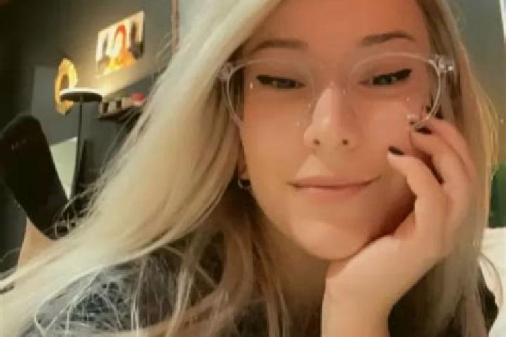 Chloe, 30, a blonde amber-eyed asian companion based in Hermeton-sur-Meuse. Offering Roleplay, GFE, Travel Companion. Available for incall and outcall, day a...