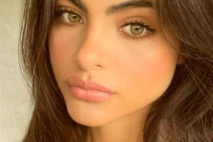 Chloe, 30, a brunette green-eyed middle eastern companion based in Maccoli-Perrillo. Offering Fetish, Domination, Girlfriend Experience, Tantra. Available fo...