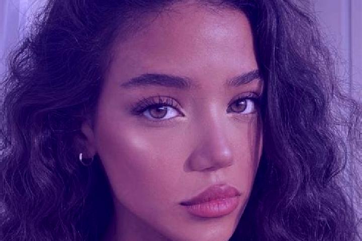 Chloe, 31, a black brown-eyed european companion based in Anjou. Offering Travel Companion, Overnight. Available for incall and outcall, overnight bookings a...