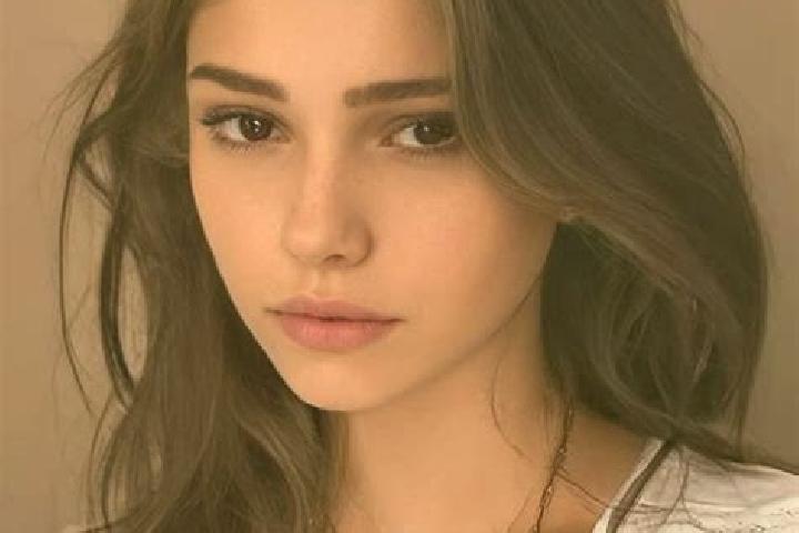 Chloe, 31, a chestnut grey-eyed slavic companion based in Grissom Air Force Base. Offering Massage, Party Girl, Girlfriend Experience, Fetish, BDSM. Availabl...