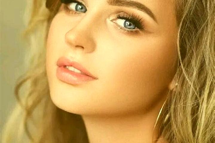 Chloe, 31, a dark blonde blue-eyed mediterranean companion based in Saint-Saturnin-les-Apt. Offering Duos, Striptease, Party Girl, Couples. Available for inc...