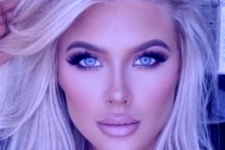 Chloe, 31, a platinum blonde dark-eyed mediterranean companion based in Passa Vinte. Offering Erotic Massage, Massage, Striptease. Available for incall and o...