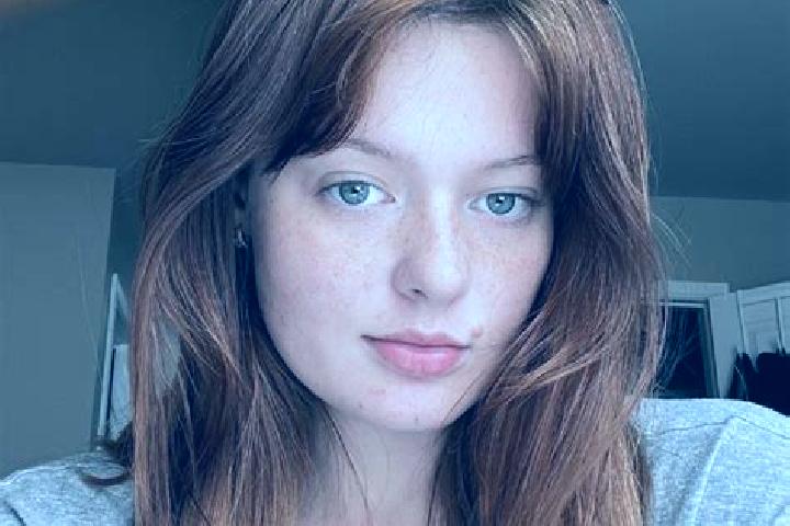 Chloe, 32, a auburn hazel-eyed mixed companion based in Lawson. Offering OWO, Roleplay, Overnight, Couples. Available for incall and outcall, overnight booki...