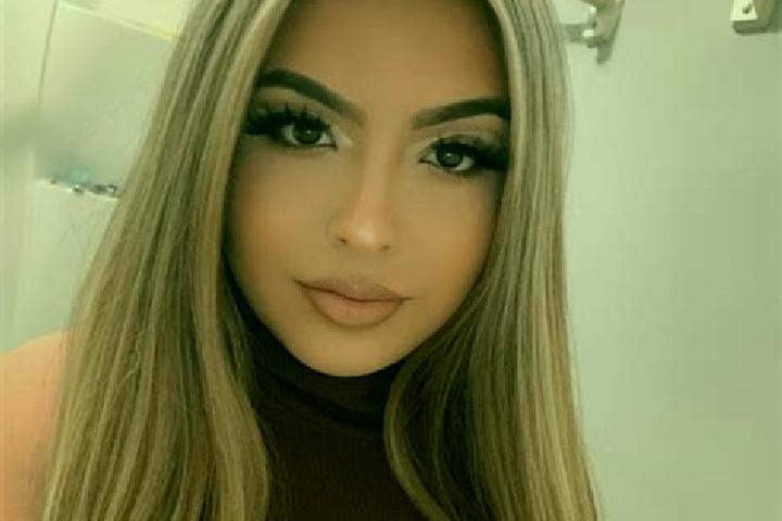 Chloe, 32, a blonde amber-eyed latina companion based in Molinaseca. Offering Domination, Dinner Date, Roleplay. Available for incall and outcall, day and ev...