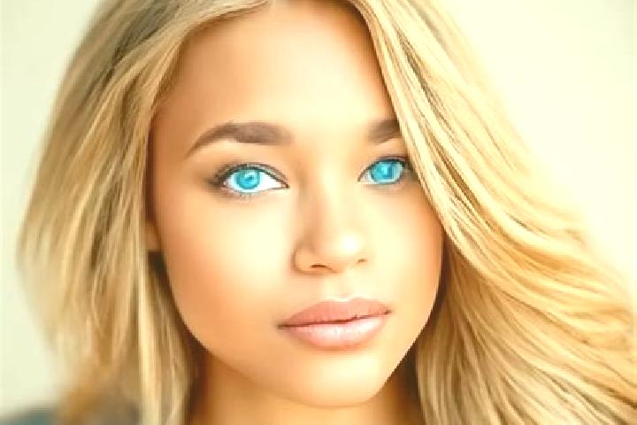 Chloe, 32, a blonde brown-eyed latina companion based in Serba. Offering Striptease, Roleplay, Fetish. Available for incall and outcall, day and evening dates.