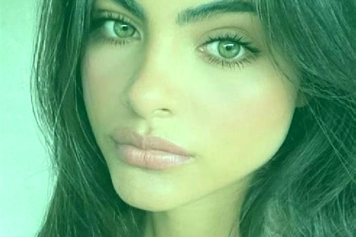 Chloe, 32, a brunette dark-eyed middle eastern companion based in Rouzerville. Offering OWO, Couples. Available for incall and outcall, day and evening dates.
