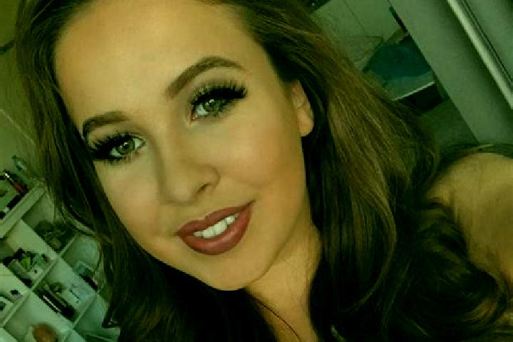 Chloe, 32, a dark blonde dark-eyed mediterranean companion based in Petegem-aan-de-Schelde. Offering Roleplay, OWO, Travel Companion, Dinner Date. Available ...