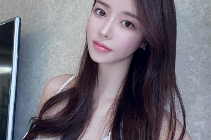 Chloe, 32 — Escort in Jiaodai, China