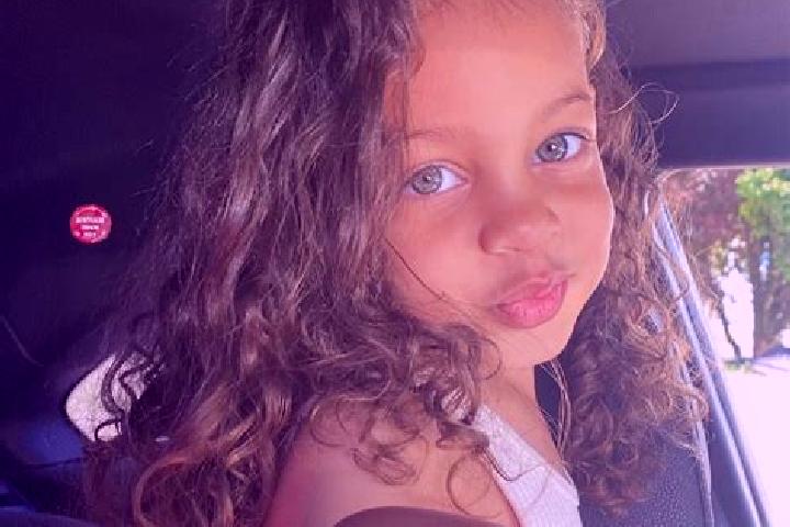 Chloe, 33, a auburn blue-eyed mixed companion based in Sudangan. Offering OWO, A-Level, Dinner Date. Available for incall and outcall, overnight bookings ava...