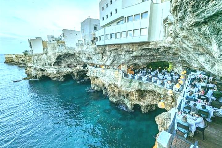 Chloe, 33 — Escort in Monteleone di Puglia, Italy