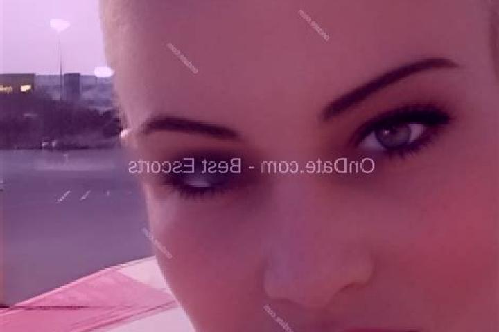 Chloe, 34 — Escort in Chambly, Canada