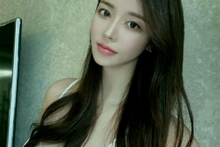 Chloe, 34 — Escort in Somorpenang, Indonesia