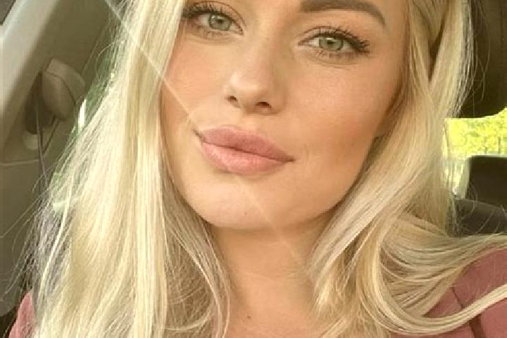 Chloe, 35, a blonde hazel-eyed latina companion based in Pokaha. Offering Party Girl, BDSM, Deep French Kissing, OWO. Available for incall and outcall, overn...