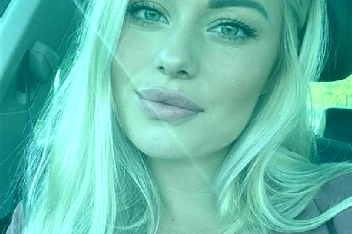 Chloe, 35, a blonde hazel-eyed mixed companion based in Fertilia. Offering Tantra, Prostate Massage, Fetish, Massage. Available for incall and outcall, overn...