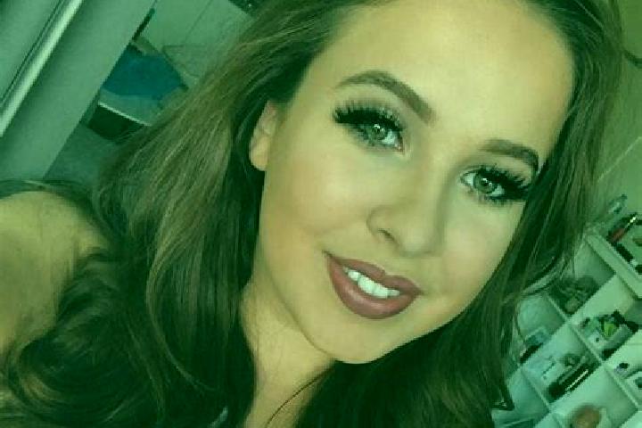 Chloe, 35, a red grey-eyed european companion based in Dieue-sur-Meuse. Offering Travel Companion, Roleplay, Domination, Dinner Date. Available for incall an...